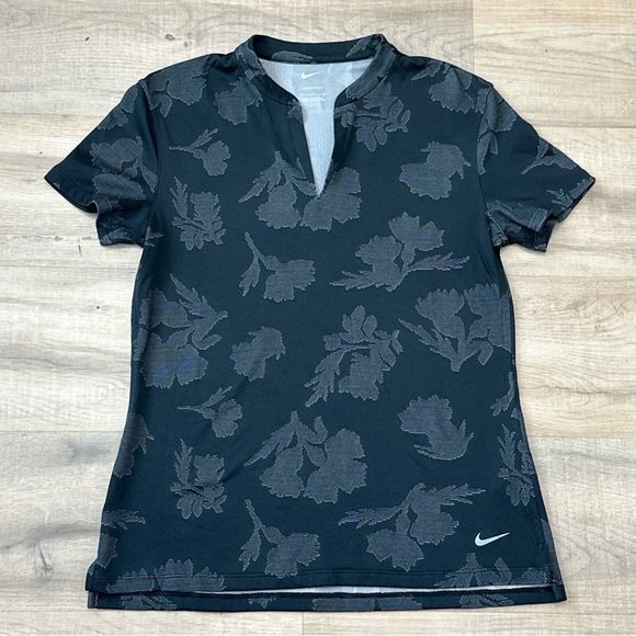 Nike Top Women Small Black Leaf Print V Neck Short Sleeve Stretch Ladies - Picture 1 of 6